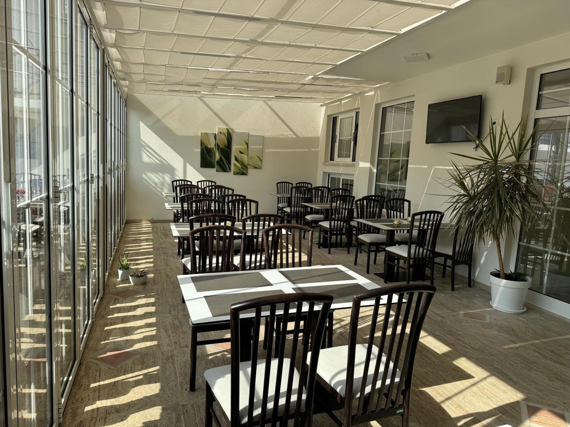 Mervin Hotel Krujë Zewnętrze zdjęcie