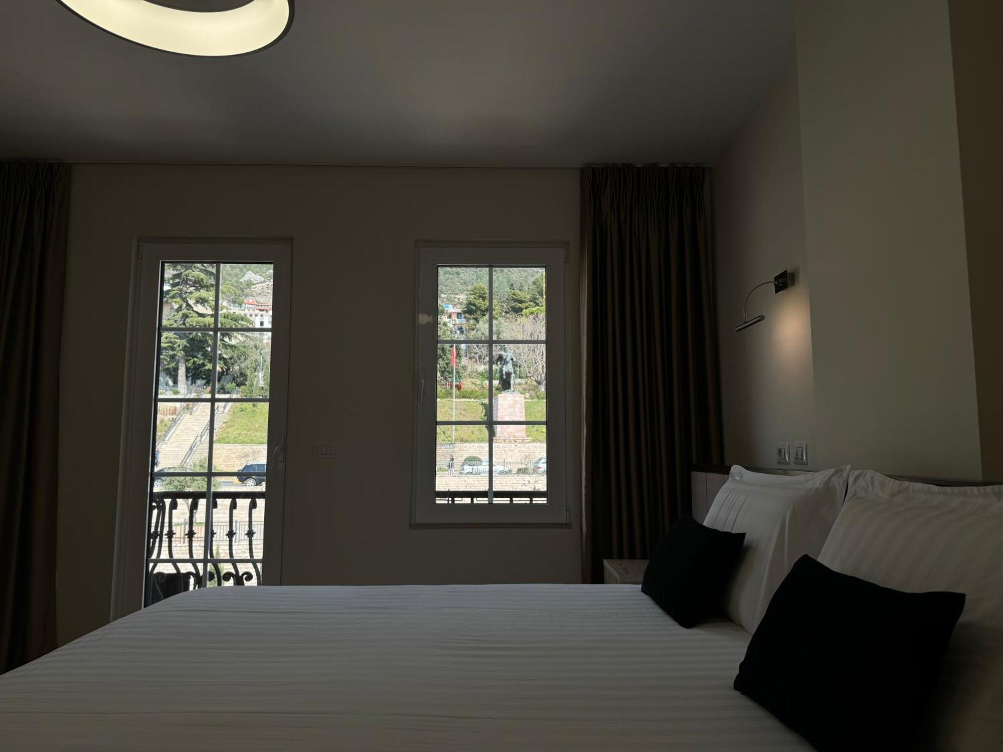 Mervin Hotel Krujë Zewnętrze zdjęcie