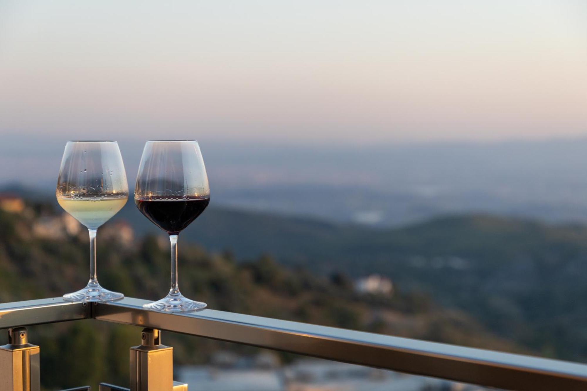 Mervin Hotel Krujë Zewnętrze zdjęcie