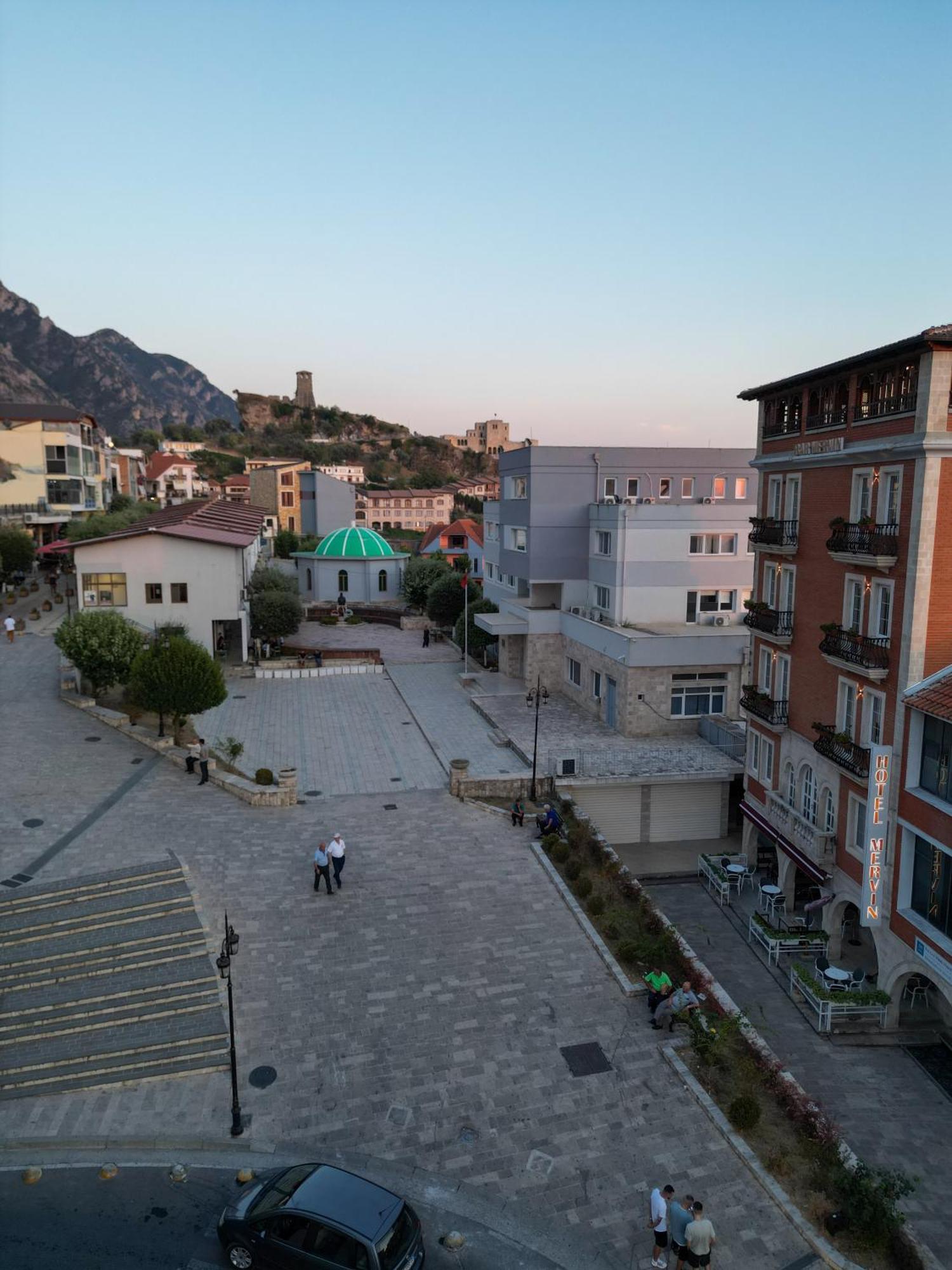Mervin Hotel Krujë Zewnętrze zdjęcie