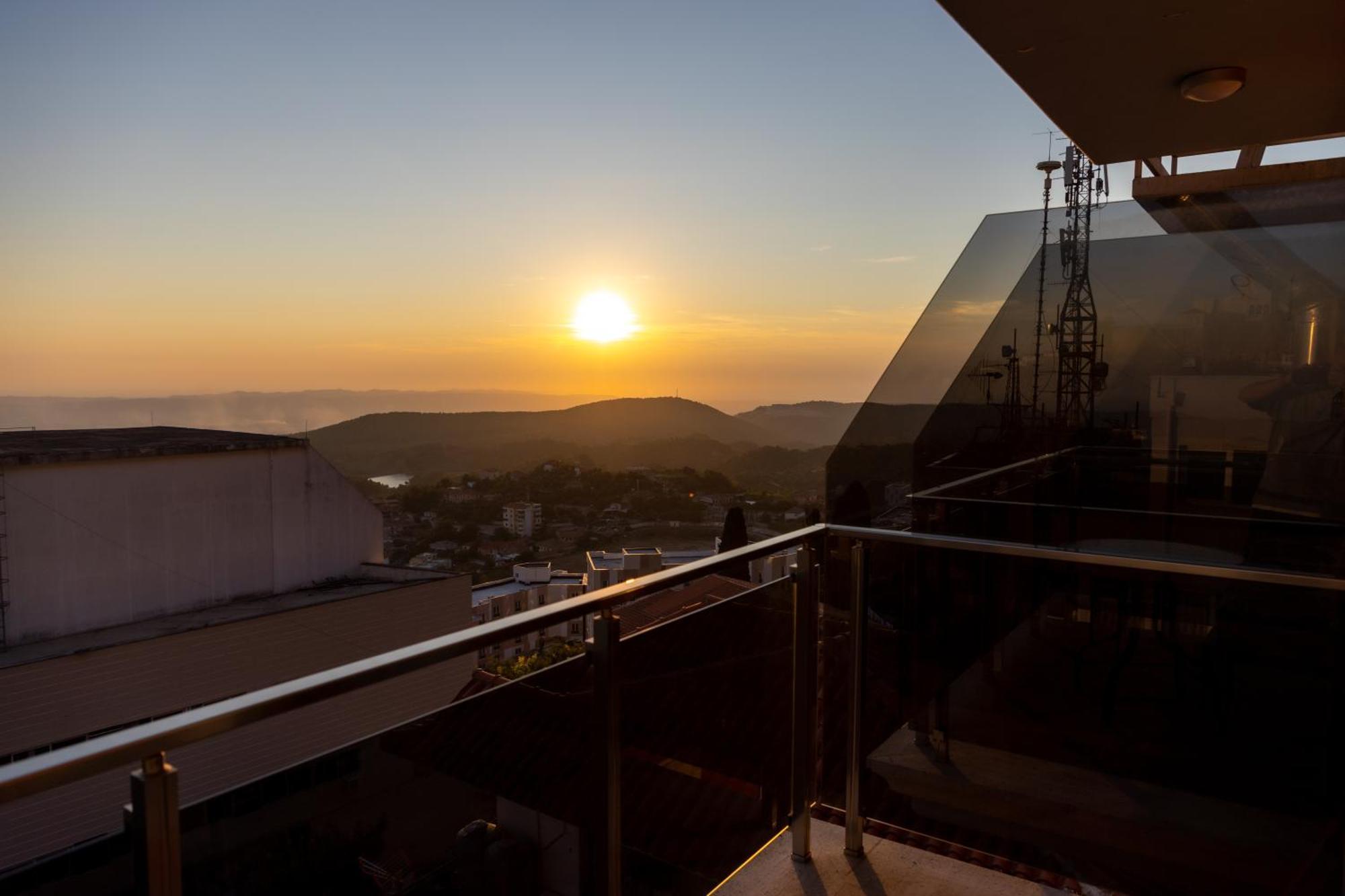 Mervin Hotel Krujë Zewnętrze zdjęcie